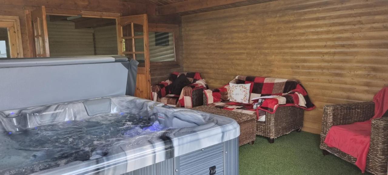 Grace'S Place With Hot Tub & Games Room Carrickfergus Exterior foto