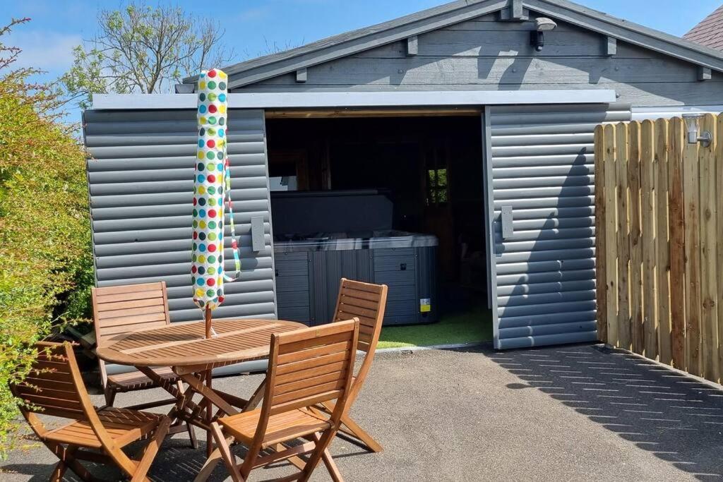 Grace'S Place With Hot Tub & Games Room Carrickfergus Exterior foto