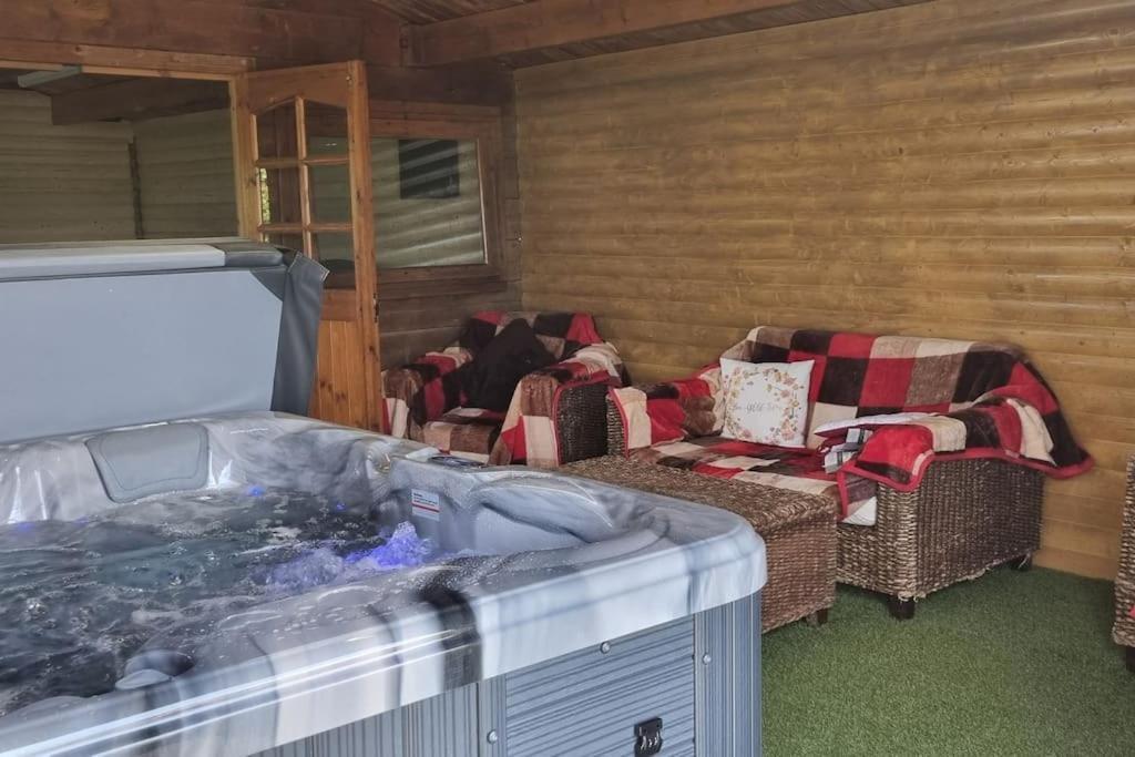 Grace'S Place With Hot Tub & Games Room Carrickfergus Exterior foto